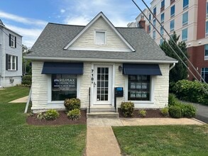 710 W Broad St, Falls Church, VA à louer Photo de l’immeuble– Image 1 sur 13