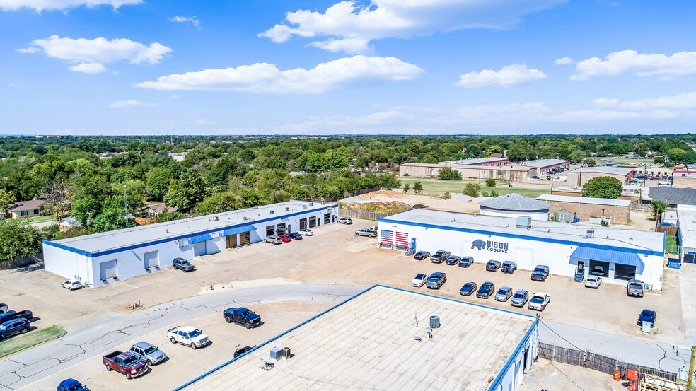 5109 Commercial Dr, North Richland Hills, TX à louer - Photo de l’immeuble – Image 3 sur 5