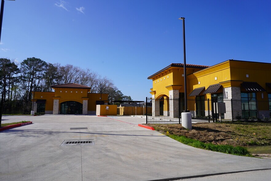 19451 Hightower Ln, Humble, TX à louer - Photo de l’immeuble – Image 2 sur 6