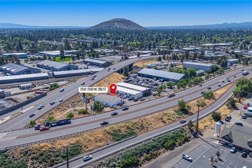 2542 NE 2nd St, Bend, OR à vendre - Photo de l’immeuble – Image 3 sur 30