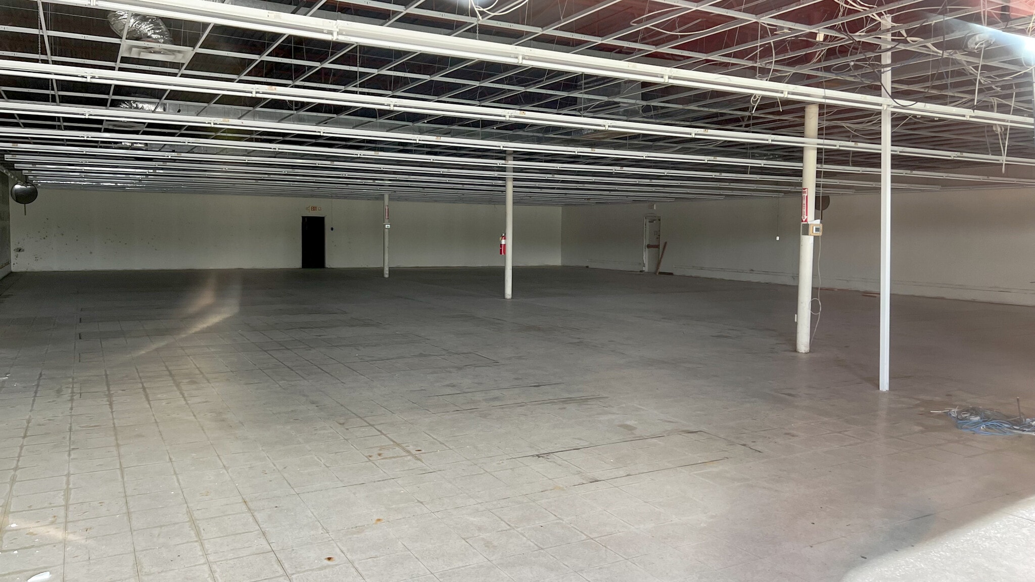 741-851 3rd Ave, Jasper, IN à louer Photo intérieure– Image 1 sur 1