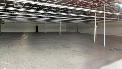 741-851 3rd Ave, Jasper, IN à louer Photo intérieure– Image 1 sur 1