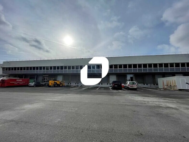 Industriel/Logistique dans Rosny-sous-Bois à louer - Photo de l’immeuble – Image 1 sur 5