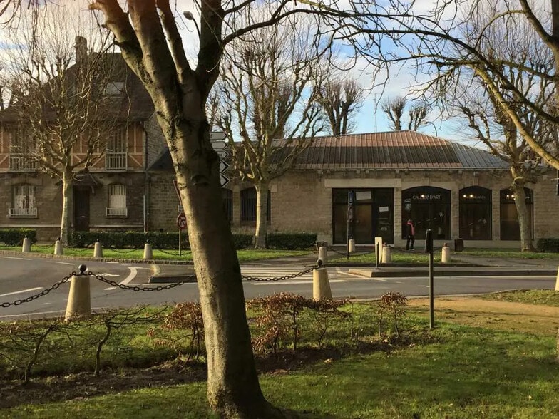 68 Avenue Du Maréchal Joffre, Chantilly à louer - Photo de l’immeuble – Image 3 sur 6