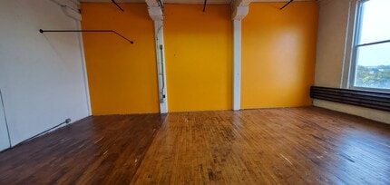 208 S Pulaski St, Baltimore, MD à louer Photo intérieure– Image 2 sur 4