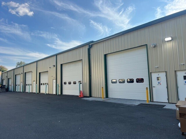 5 Morse Rd, Oxford, CT à louer - Photo de l’immeuble – Image 2 sur 3