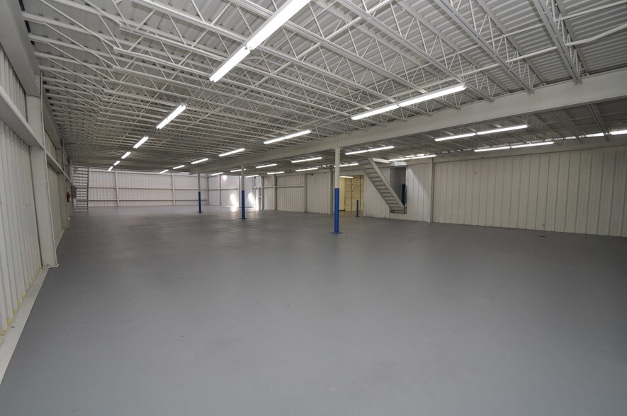 5829 Beverly Hill St, Houston, TX à louer - Photo intérieure – Image 3 sur 52