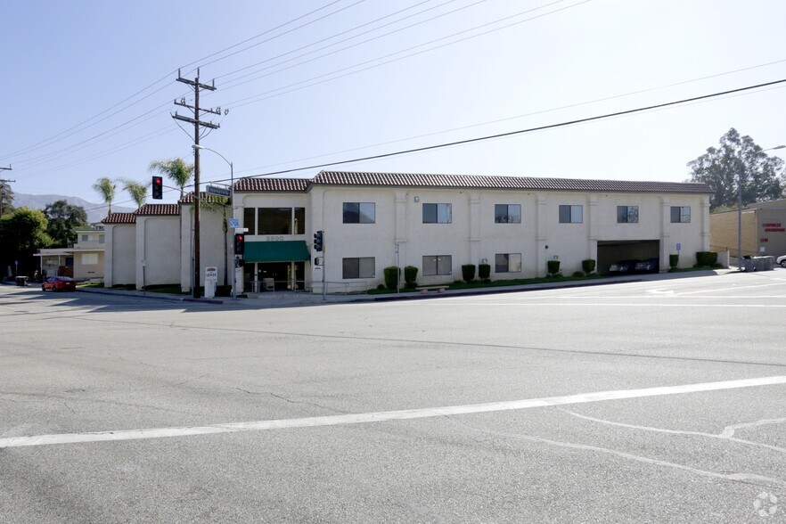 3800 La Crescenta Ave, La Crescenta, CA à louer - Photo principale – Image 1 sur 5