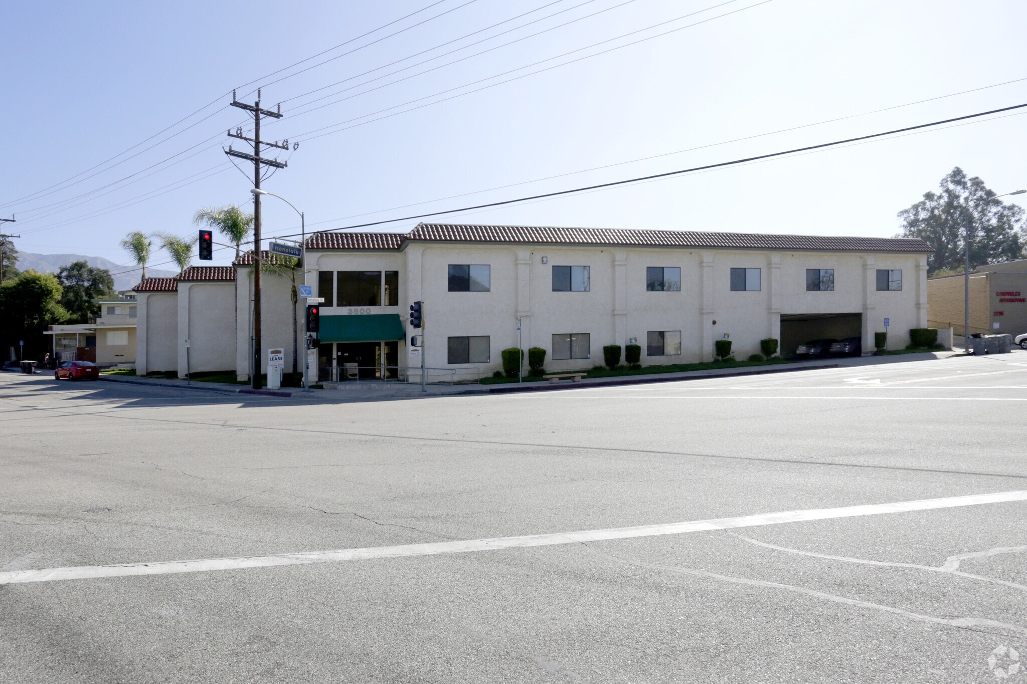 3800 La Crescenta Ave, La Crescenta, CA à louer Photo principale– Image 1 sur 6