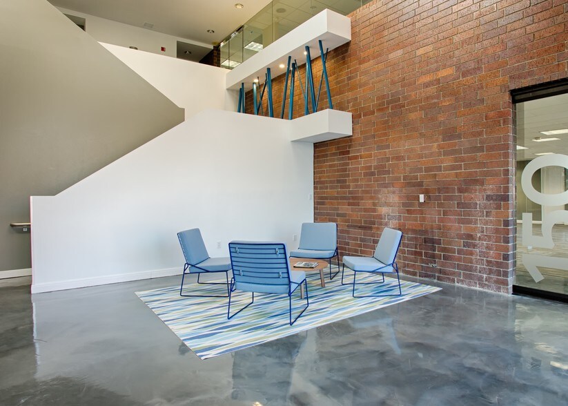 7 Upper Newport Plaza Dr, Newport Beach, CA à louer - Photo de l’immeuble – Image 3 sur 13