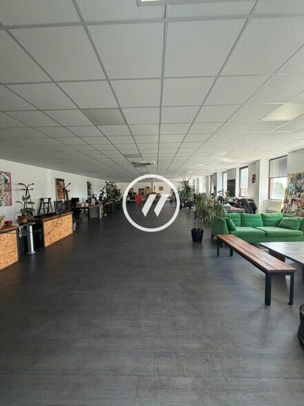Local d'activités dans Tremblay-en-France à vendre - Photo de l’immeuble – Image 2 sur 11