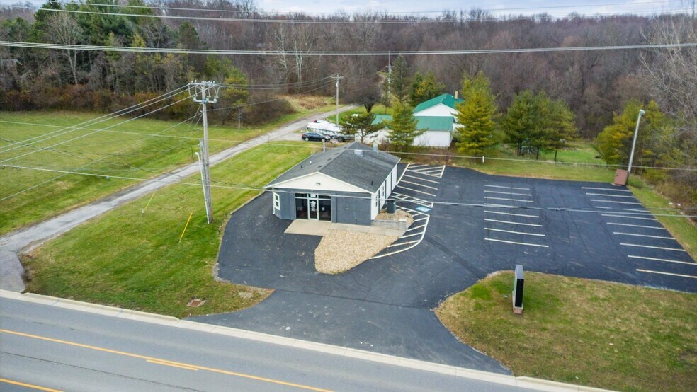 580 W Coshocton St, Johnstown, OH à vendre - Photo principale – Image 1 sur 5