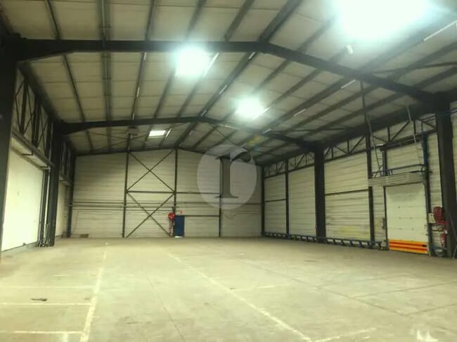 Plus de détails pour Local d’activités à vendre