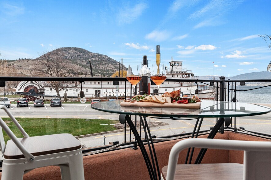 1070 Lakeshore Dr W, Penticton, BC à vendre - Photo de l’immeuble – Image 3 sur 11