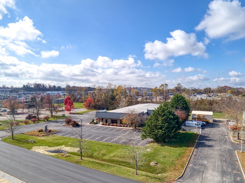 105 Industrial Dr, Christiansburg, VA à louer - Photo de l’immeuble – Image 1 sur 22