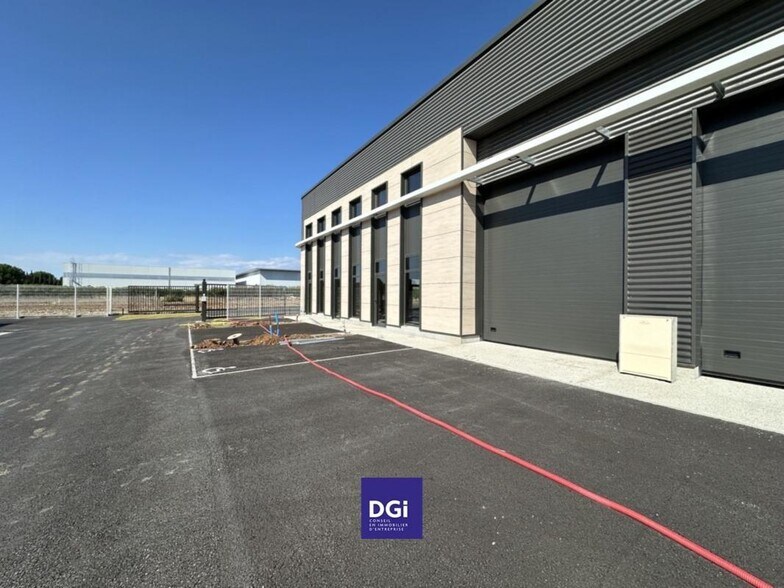 Local d'activités dans Gallargues-le-Montueux à vendre - Photo de l’immeuble – Image 2 sur 8