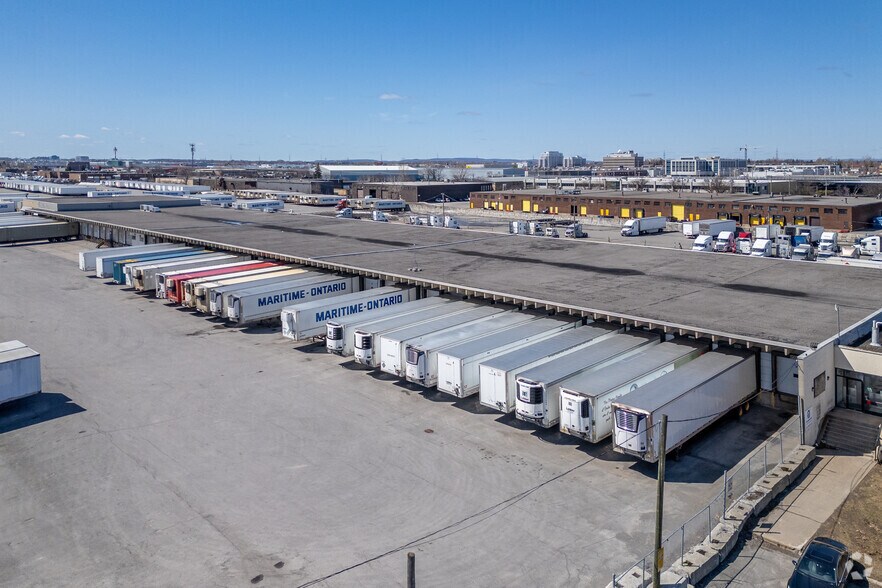 2800 Av André, Dorval, QC à louer - Photo de l’immeuble – Image 2 sur 3