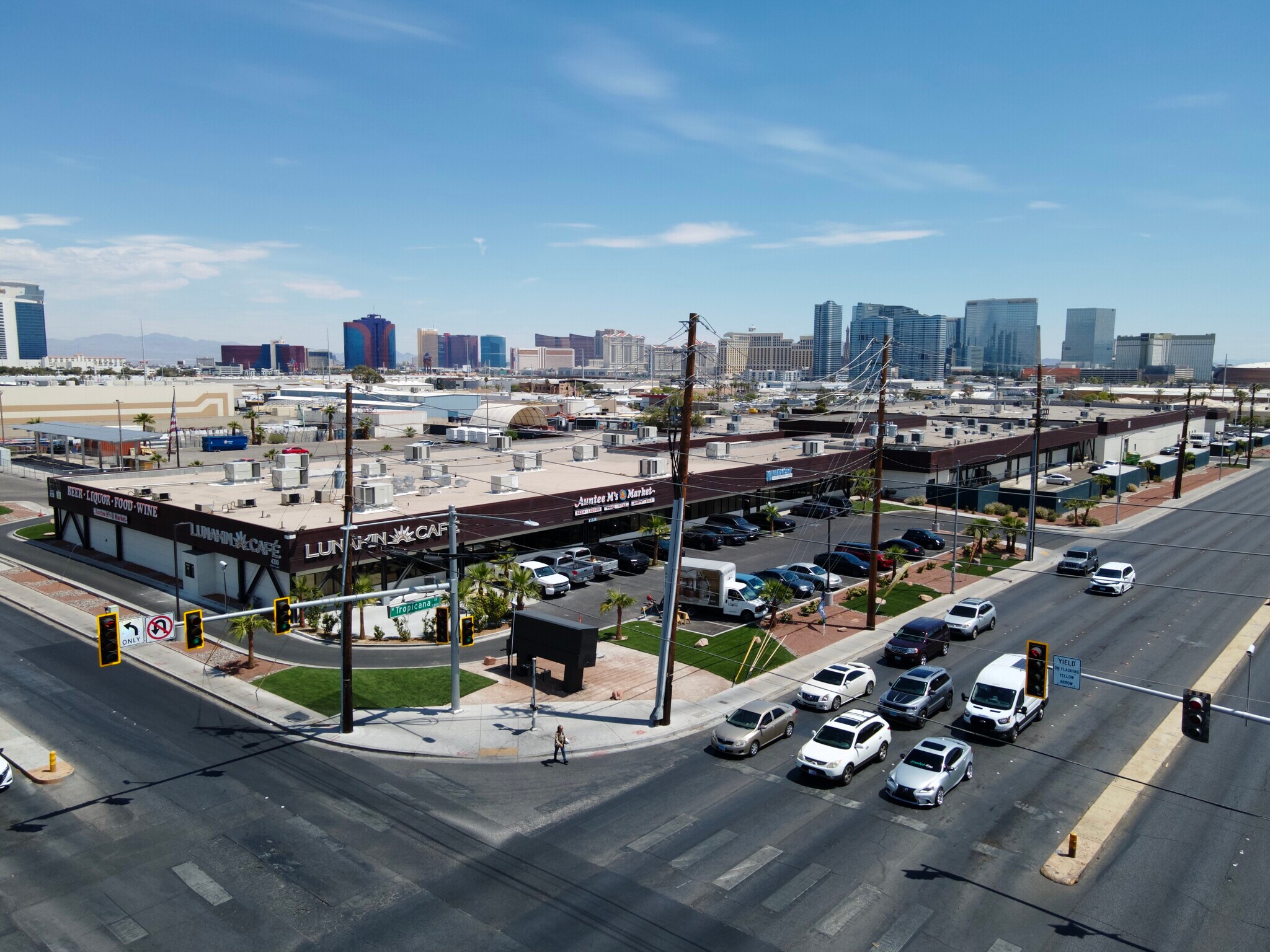 4300 W Tropicana Ave, Las Vegas, NV à louer Photo de l’immeuble– Image 1 sur 12