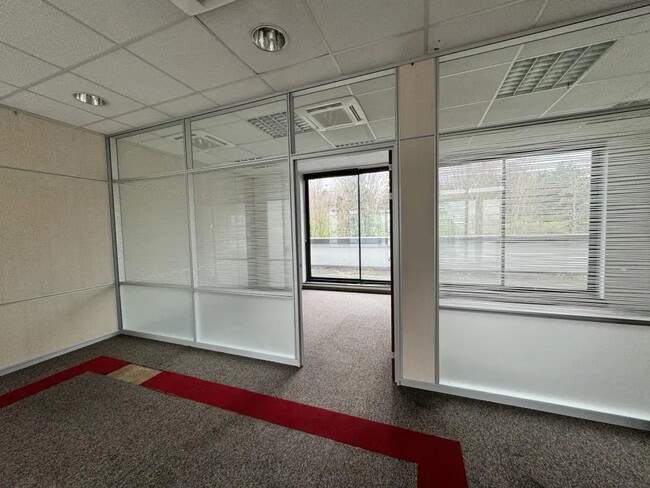 Plus de détails pour Bureau, Local d'activités à louer