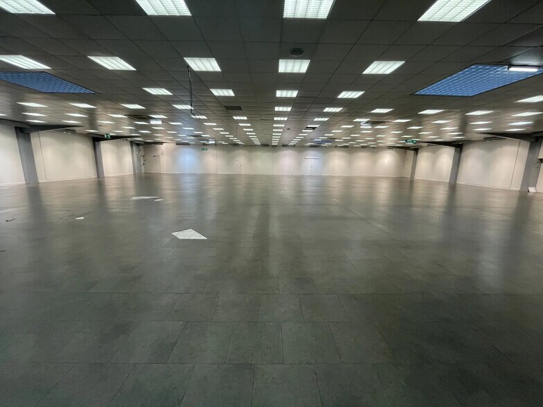 Local commercial dans Lorient à louer - Photo de l’immeuble – Image 3 sur 5