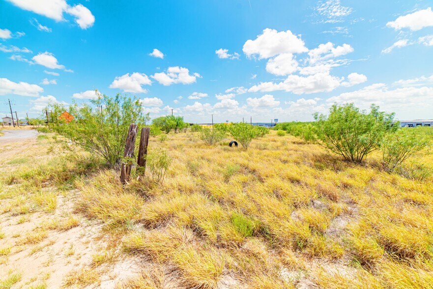 105 Riata Rd, Laredo, TX à vendre - Photo de l’immeuble – Image 3 sur 11