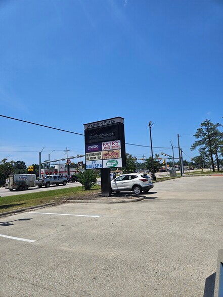 203-213 S Main St, Lumberton, TX à louer - Photo de l’immeuble – Image 3 sur 7