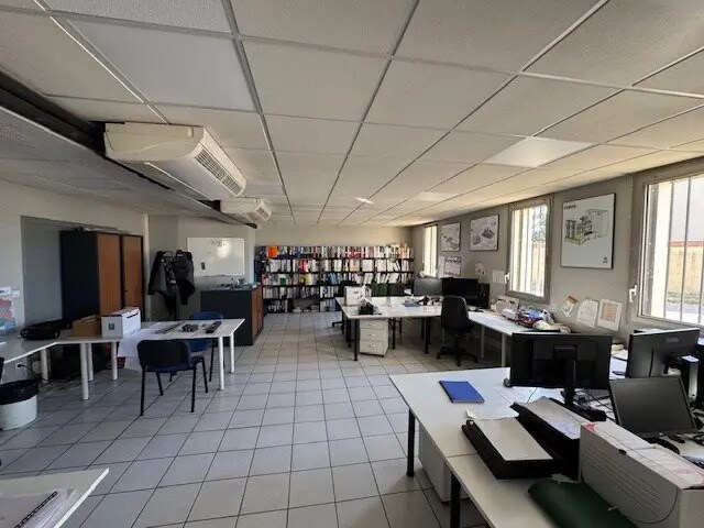 Industriel/Logistique dans Saint-Étienne à louer - Photo de l’immeuble – Image 3 sur 5