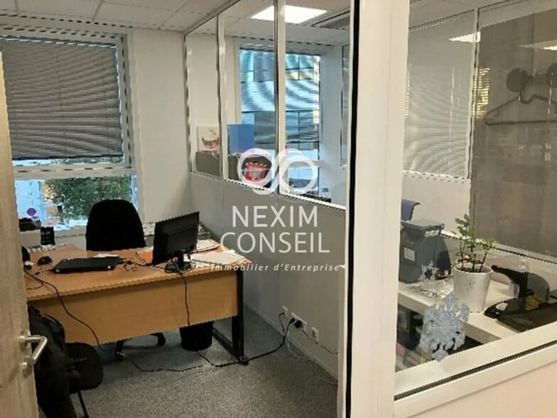Bureau dans Nanterre à louer - Photo de l’immeuble – Image 3 sur 5
