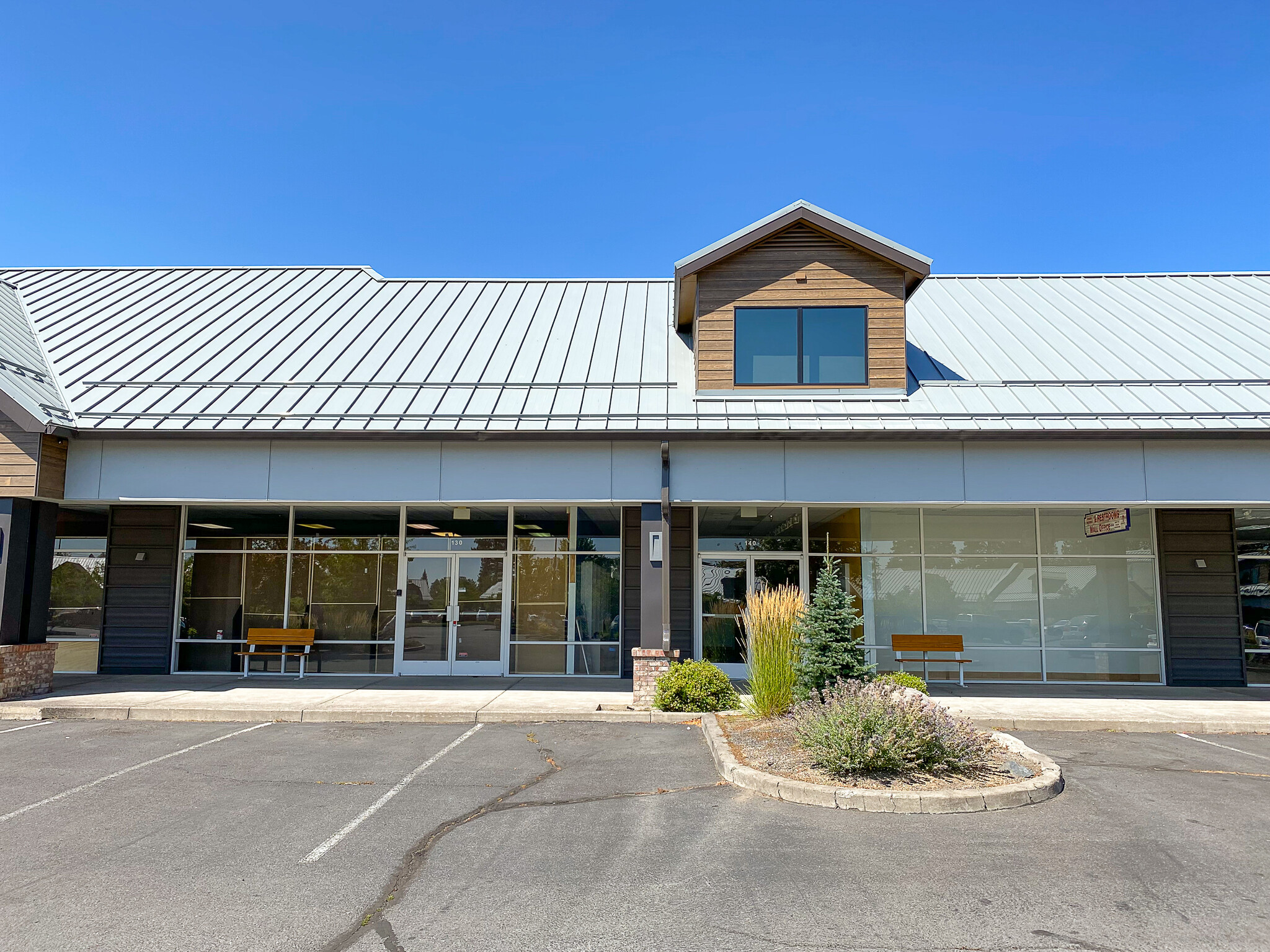 61334 S Highway 97, Bend, OR à louer Photo de l’immeuble– Image 1 sur 3