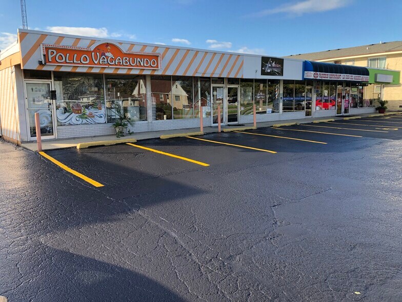 101-111 W Grand Ave, Melrose Park, IL à louer - Photo de l’immeuble – Image 1 sur 5