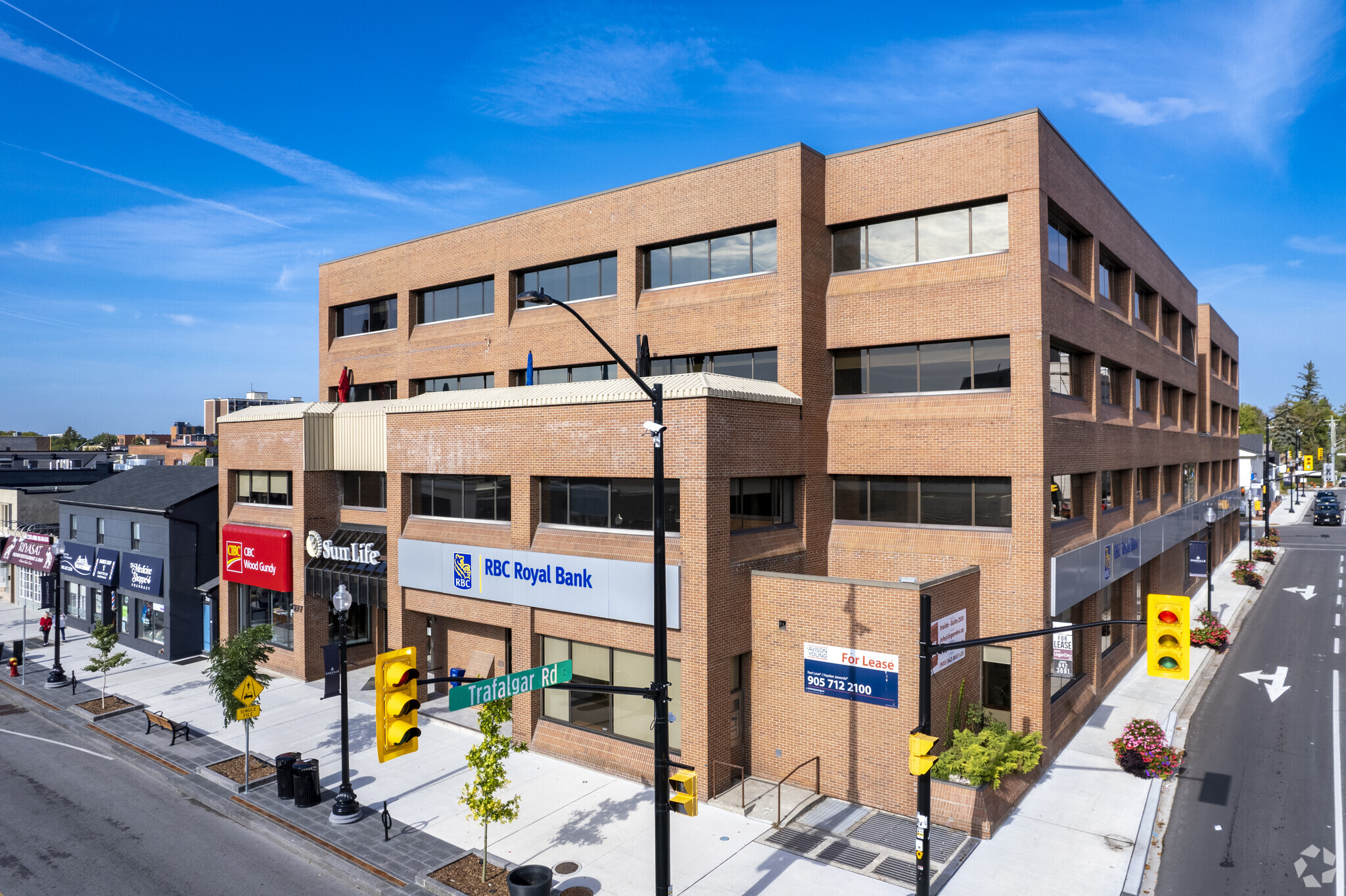 277 Lakeshore Rd E, Oakville, ON à louer Photo de l’immeuble– Image 1 sur 7