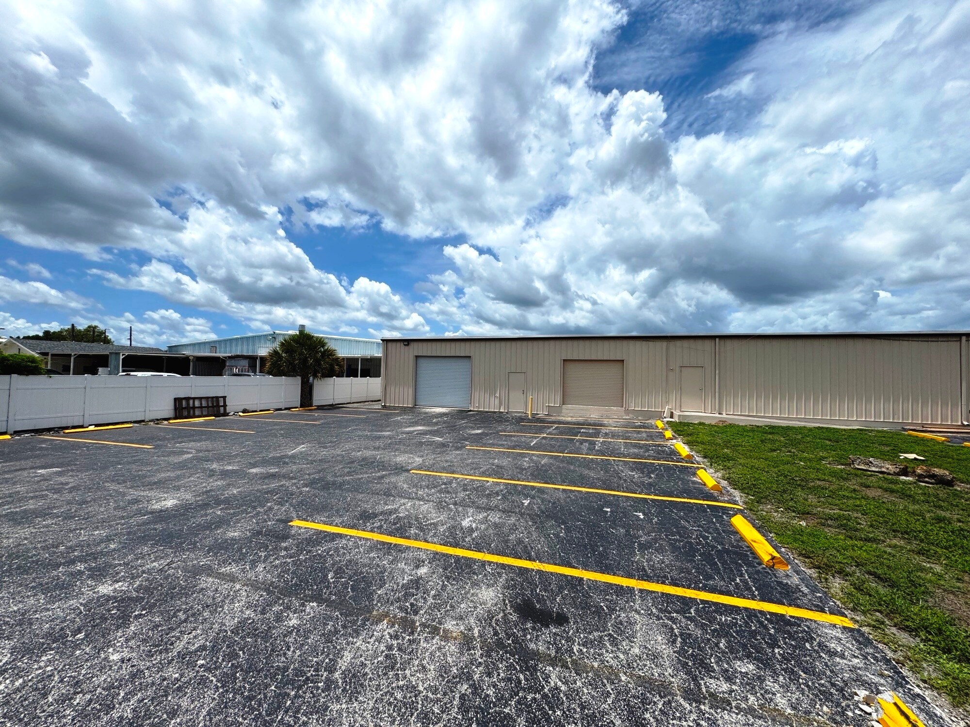 11120 S Cleveland Ave, Fort Myers, FL à louer Photo de l’immeuble– Image 1 sur 18