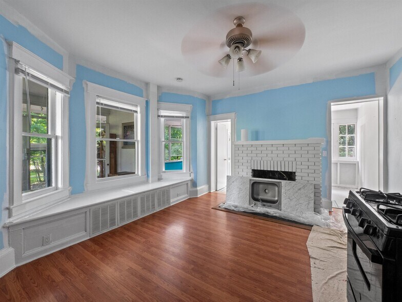 247 N Middletown Rd, Pearl River, NY à vendre - Photo de l’immeuble – Image 1 sur 18