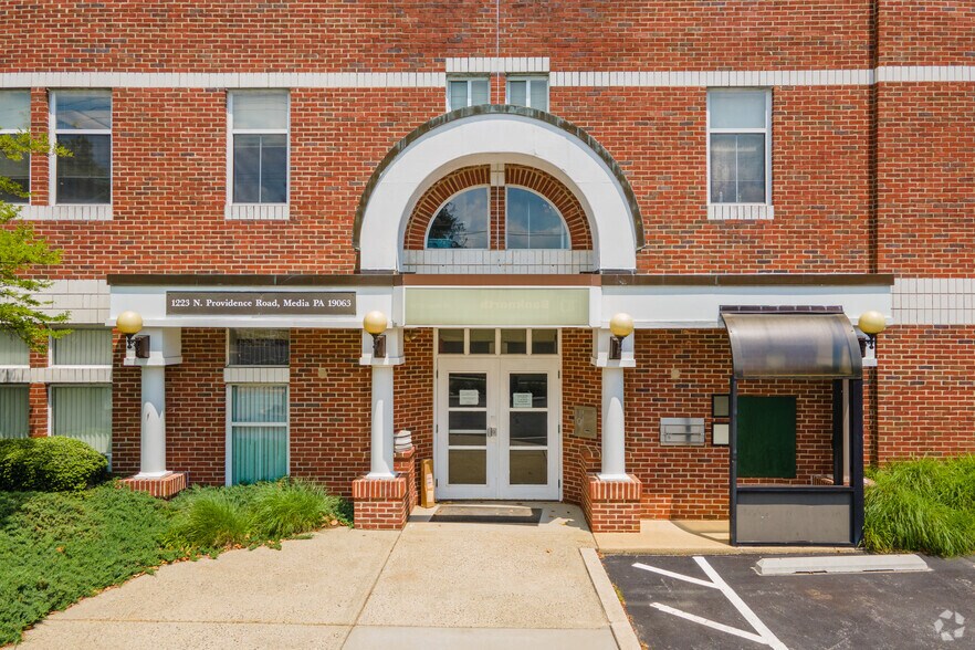 1223 N Providence Rd, Media, PA à louer - Photo de l’immeuble – Image 2 sur 5