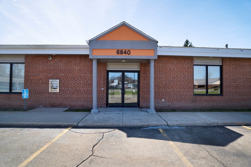 6840 Erie Rd, Derby, NY à louer - Photo de l’immeuble – Image 2 sur 15