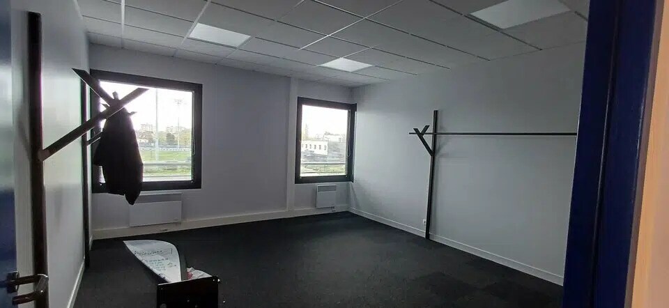 Bureau dans Caen à louer - Photo de l’immeuble – Image 2 sur 5