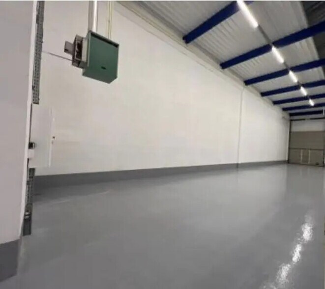 Local d’activités dans Bonneuil-sur-Marne à louer - Photo de l’immeuble – Image 1 sur 7