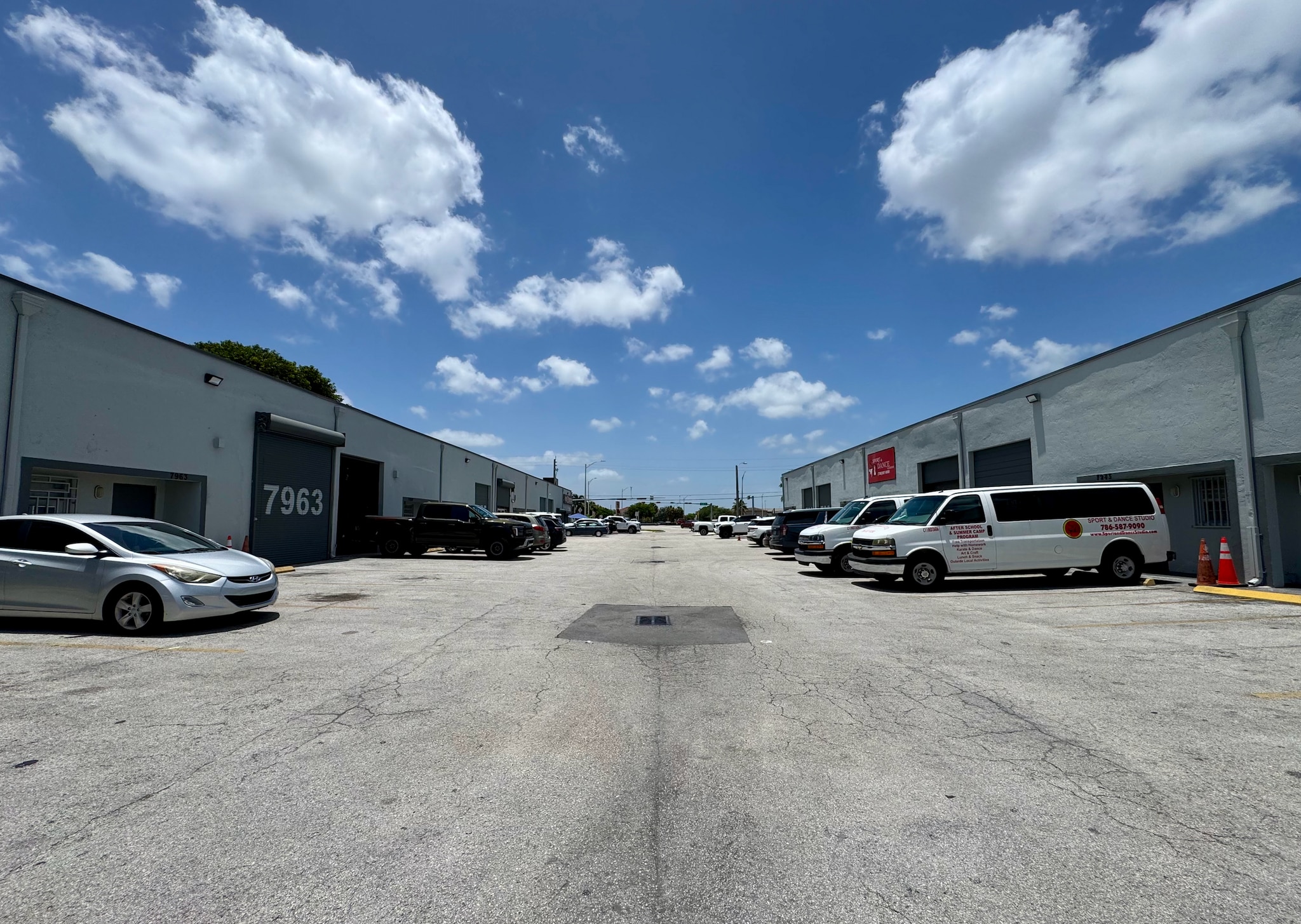 7975 W 28th Ave, Hialeah, FL à louer Photo de l’immeuble– Image 1 sur 10