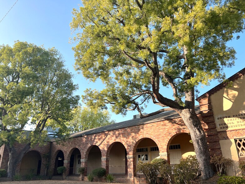 1020 El Centro St, South Pasadena, CA à vendre - Photo de l’immeuble – Image 3 sur 25