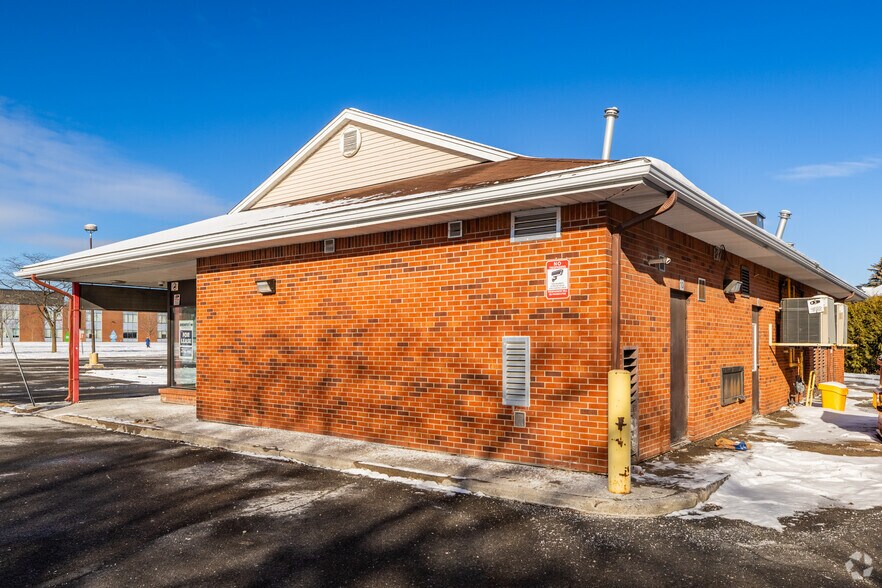 350 Viewmount Dr, Ottawa, ON à louer - Photo de l’immeuble – Image 2 sur 3