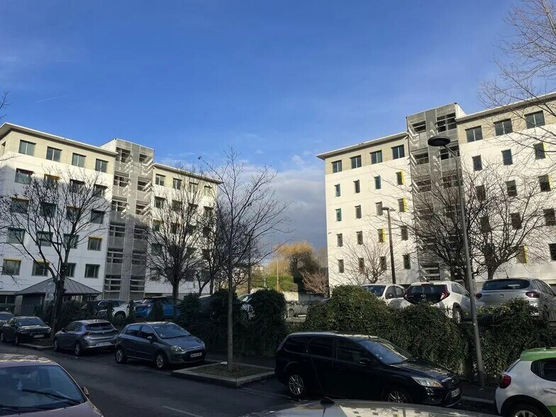 Bureau dans Grenoble à vendre - Photo de l’immeuble – Image 2 sur 9