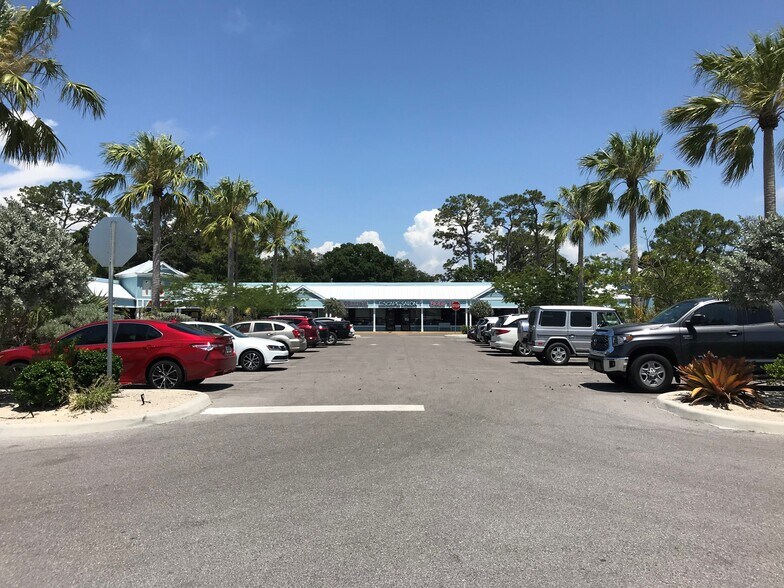 221 Tamiami Trl, Nokomis, FL à louer - Photo de l’immeuble – Image 3 sur 6