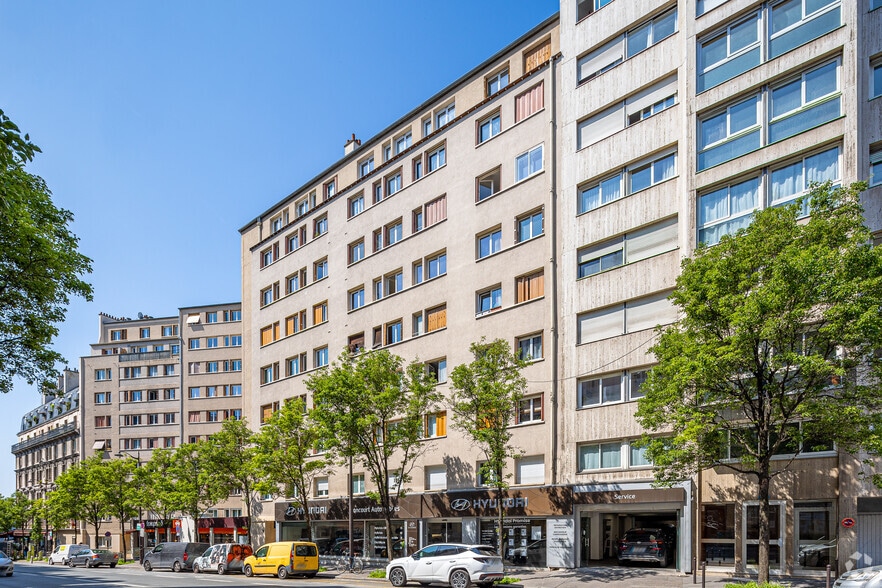 9 Avenue Claude Vellefaux, Paris à louer - Photo de l’immeuble – Image 2 sur 2