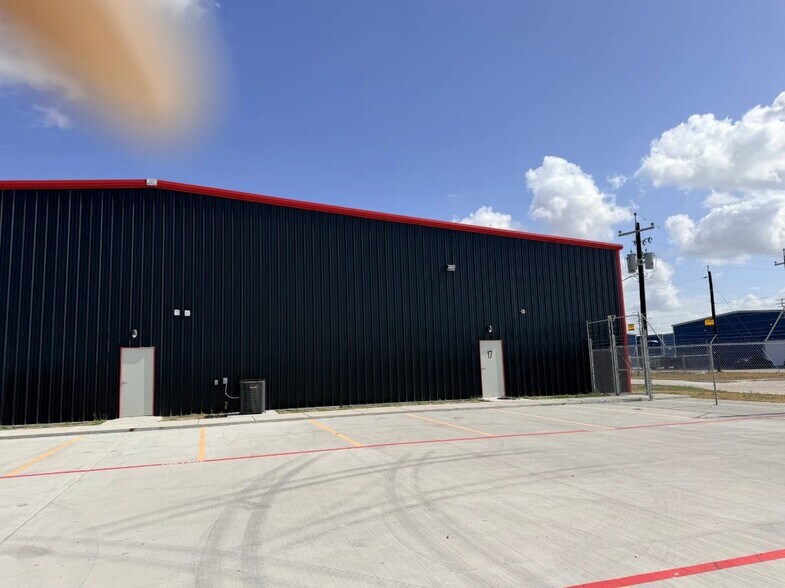 109 N FM 509, Harlingen, TX à louer - Photo de l’immeuble – Image 2 sur 6