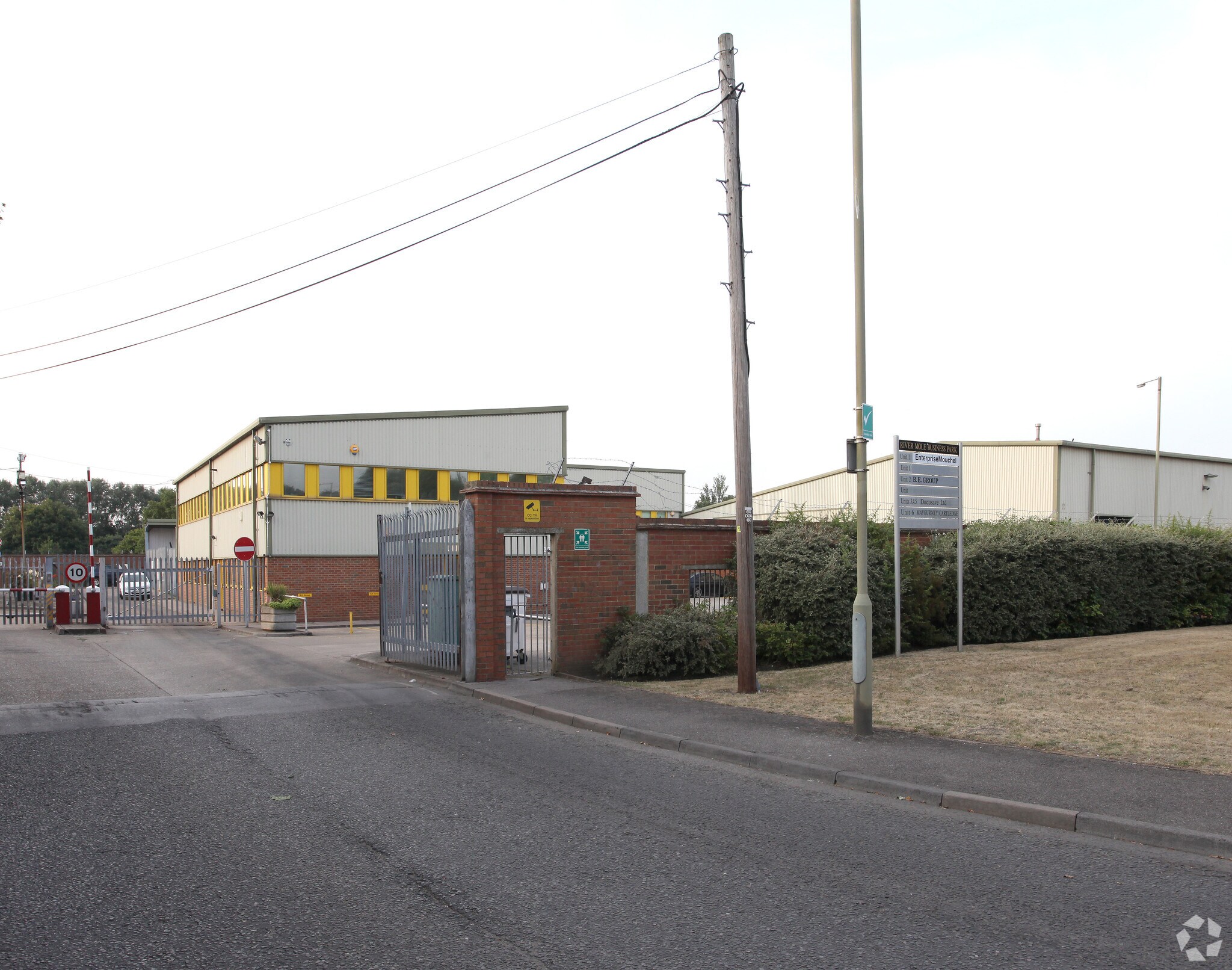 Mill Rd, Esher à louer Photo principale– Image 1 sur 13