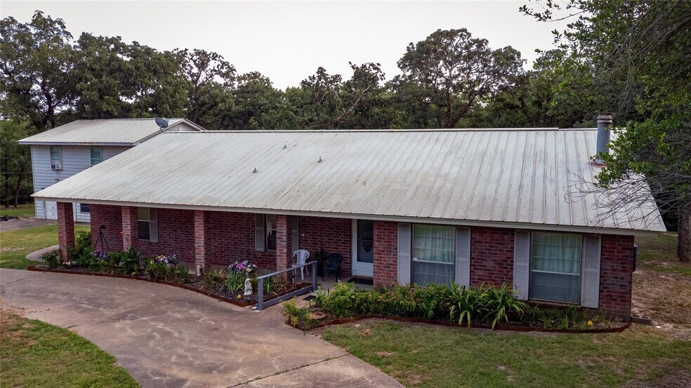 1213 Lakeland Loop, Hilltop Lakes, TX à vendre - Photo de l’immeuble – Image 3 sur 27