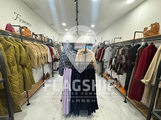 Plus de détails pour Local commercial à louer