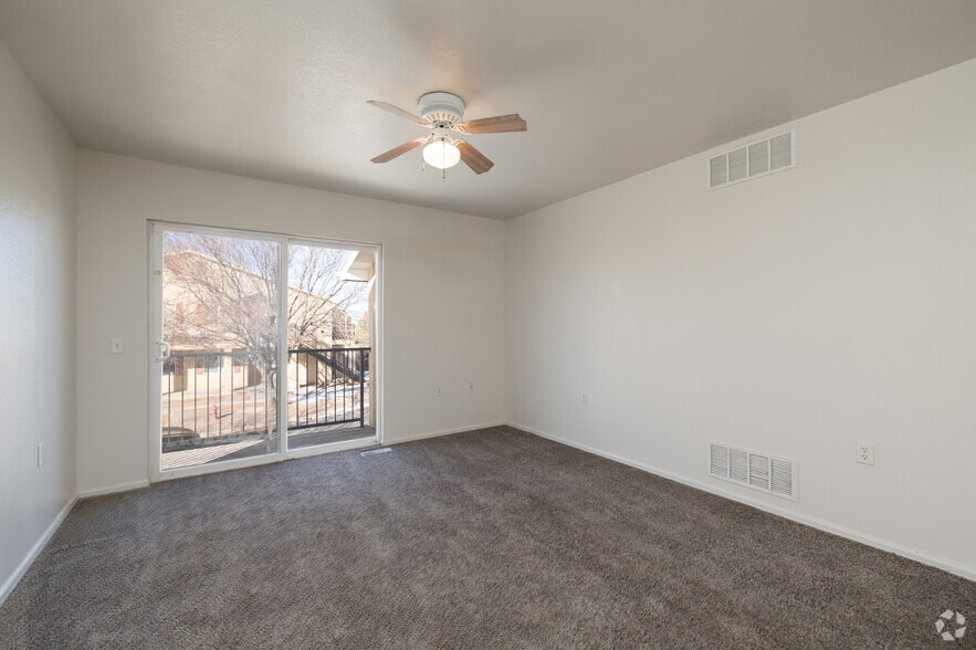 393 E Spaulding Ave, Pueblo, CO à vendre - Photo intérieure – Image 3 sur 21