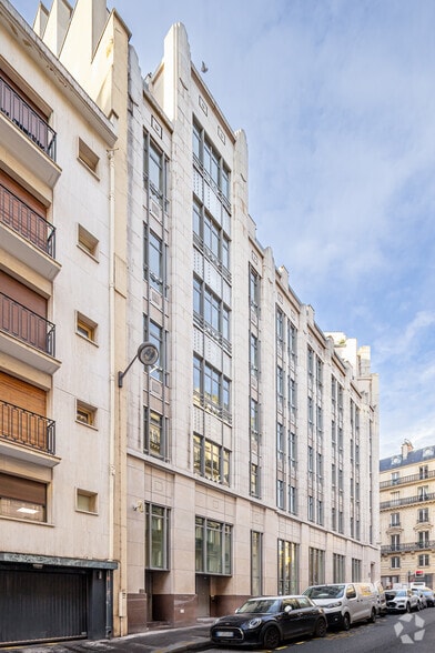 38-44 Rue Washington, Paris à louer - Photo de l’immeuble – Image 3 sur 5