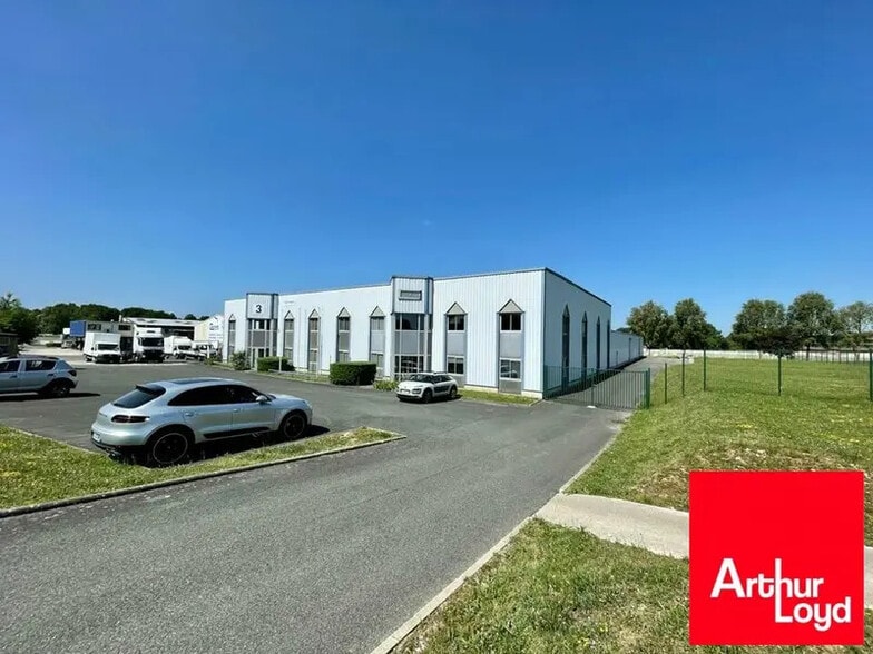 Industriel/Logistique dans Le Châtelet-en-Brie à vendre - Photo de l’immeuble – Image 2 sur 9